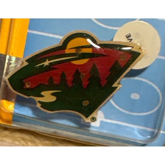 Minnesota Wild NHL Flashing Team Logo Pin 1.5" Officially Licensed SC Christmas - Picture 4 of 5